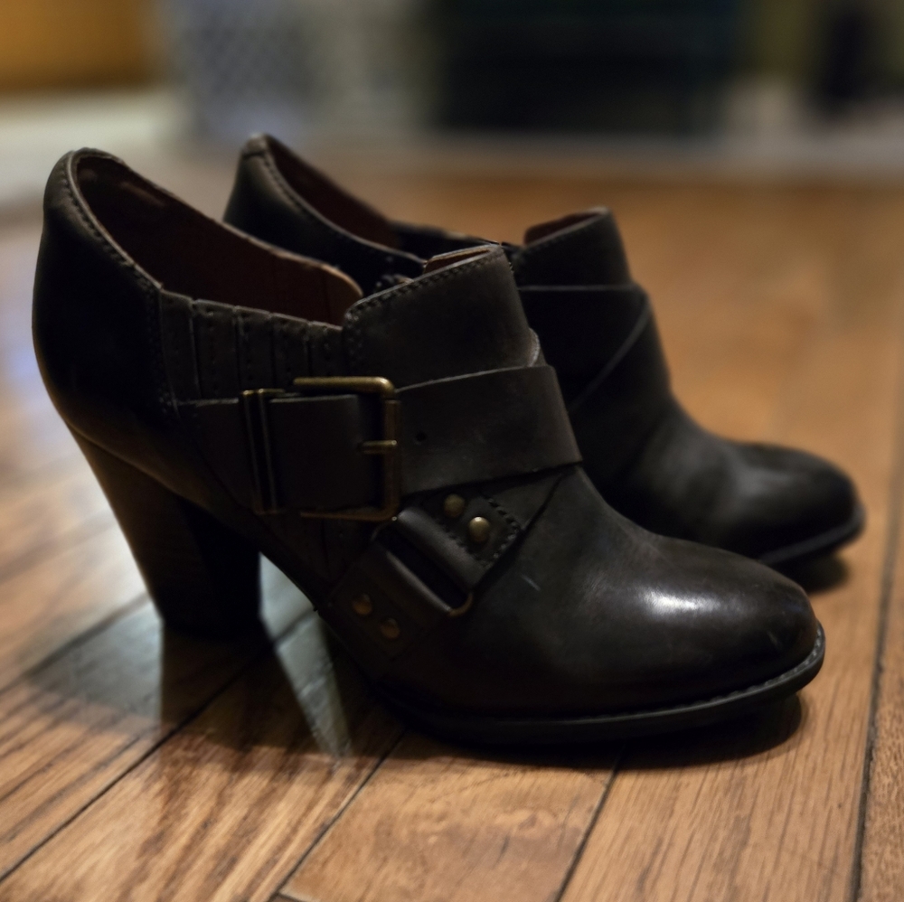 Womens healed loafers